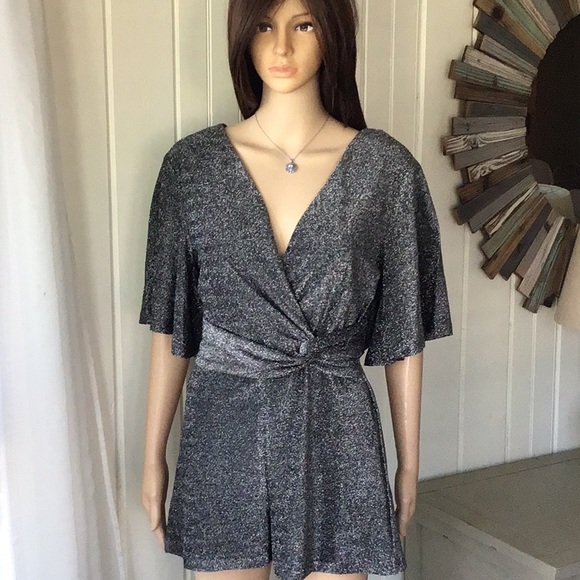 NWT BEAUTIFUL BLACK/SILVER SHIMMER ROMPER - Picture 4 of 8